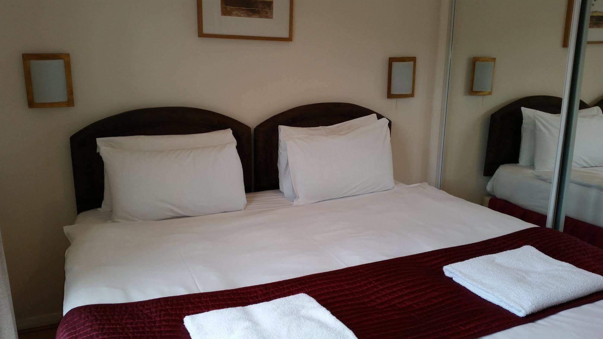 Rodney Apartments By Destination Edinburgh Apartment *