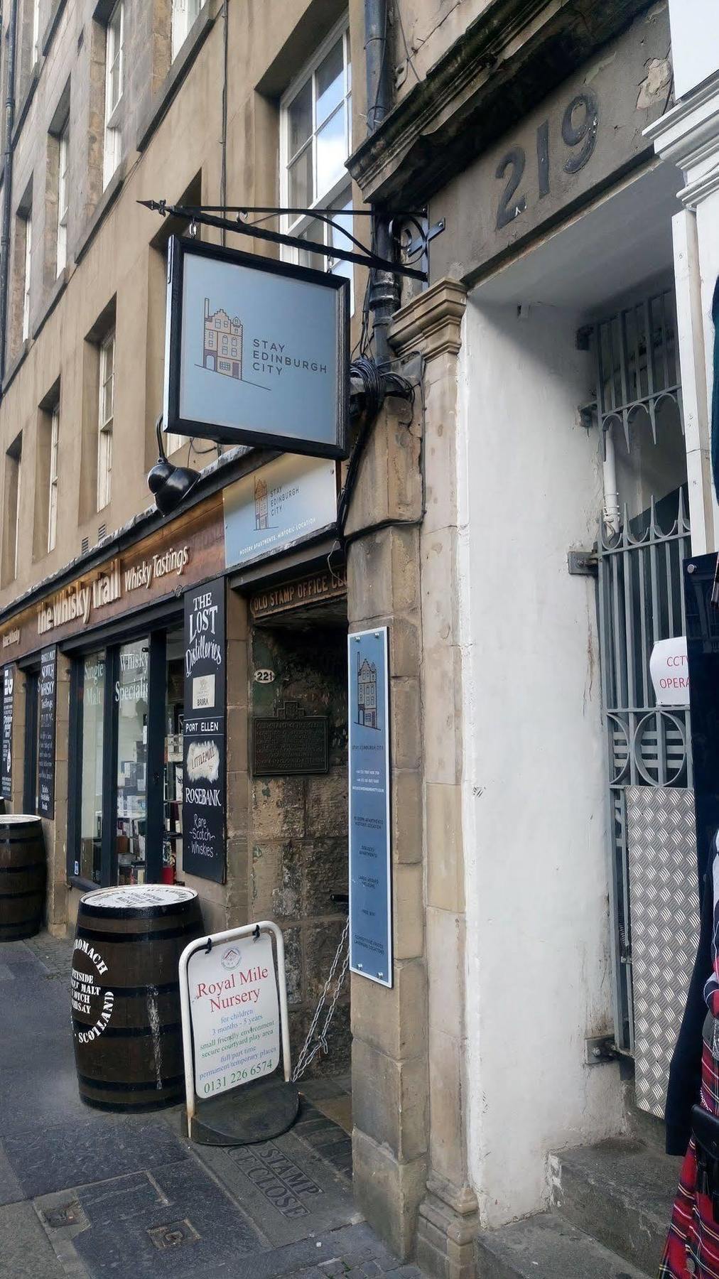 - Royal Mile Apartment