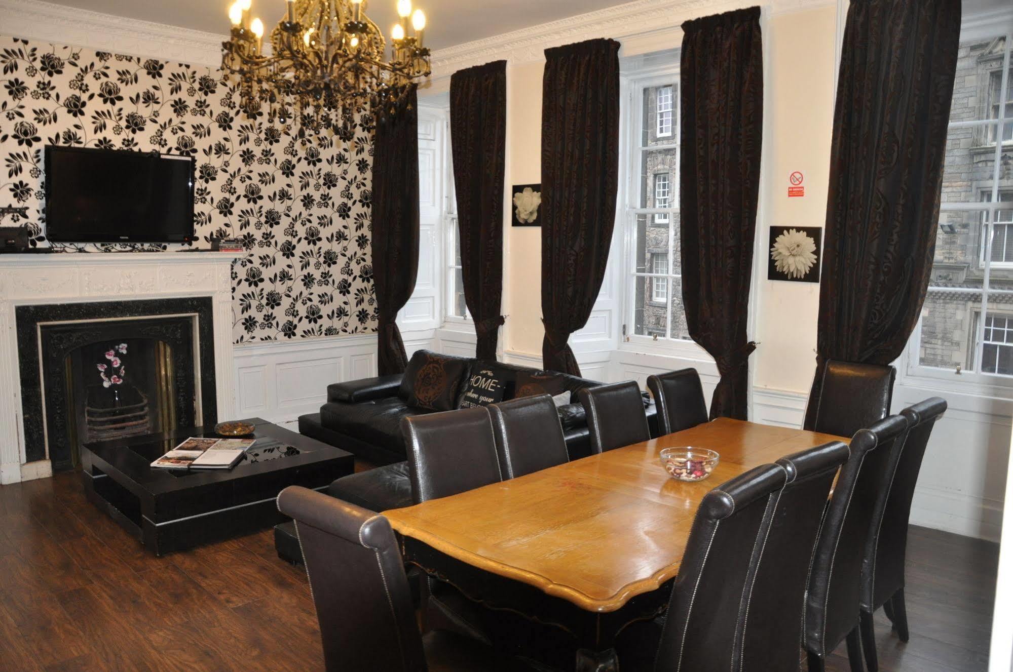 - Royal Mile Apartment Edinburgh