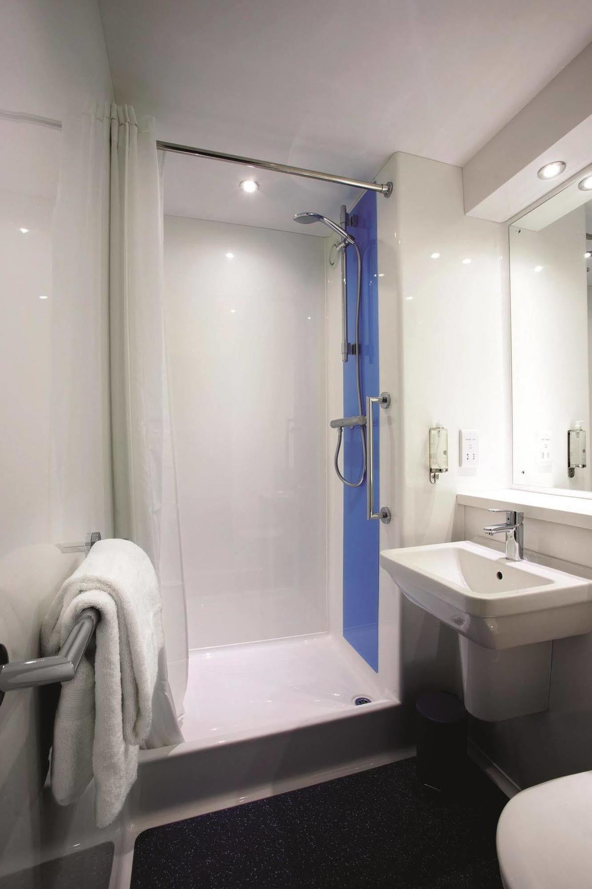 Travelodge Waterloo Place Hotel Edinburgh