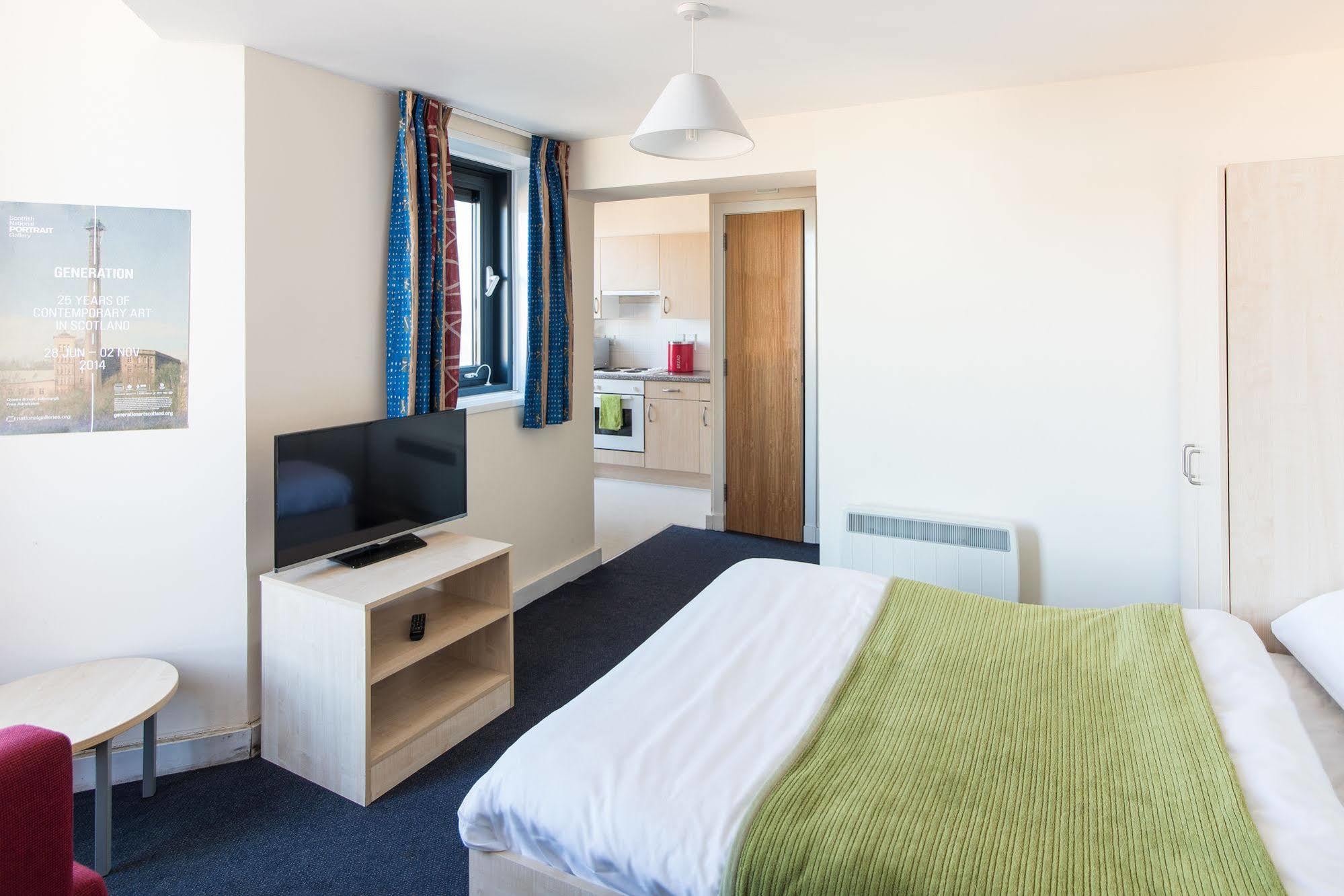Mcdonald Road Apartment *