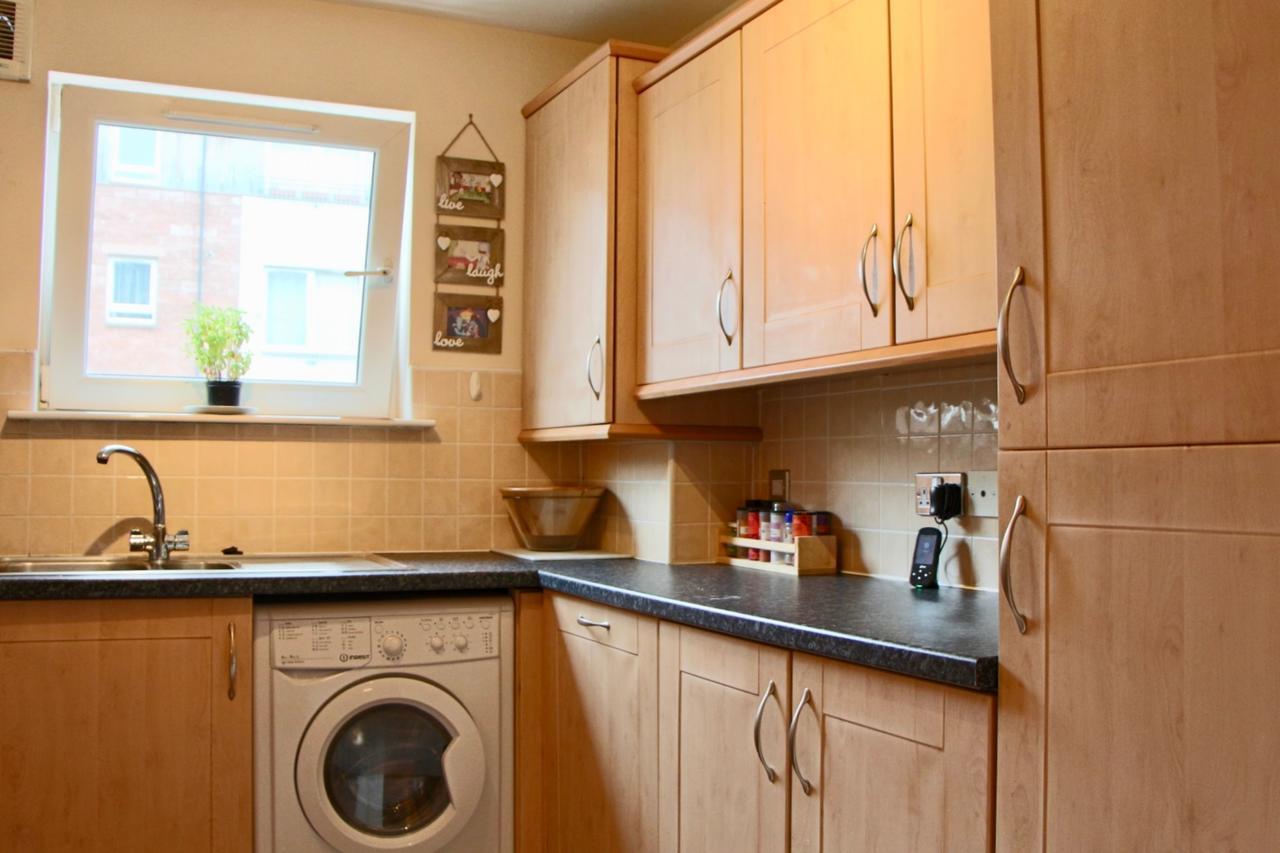 Modern Flat With A Lift And Balcony Apartment Edinburgh