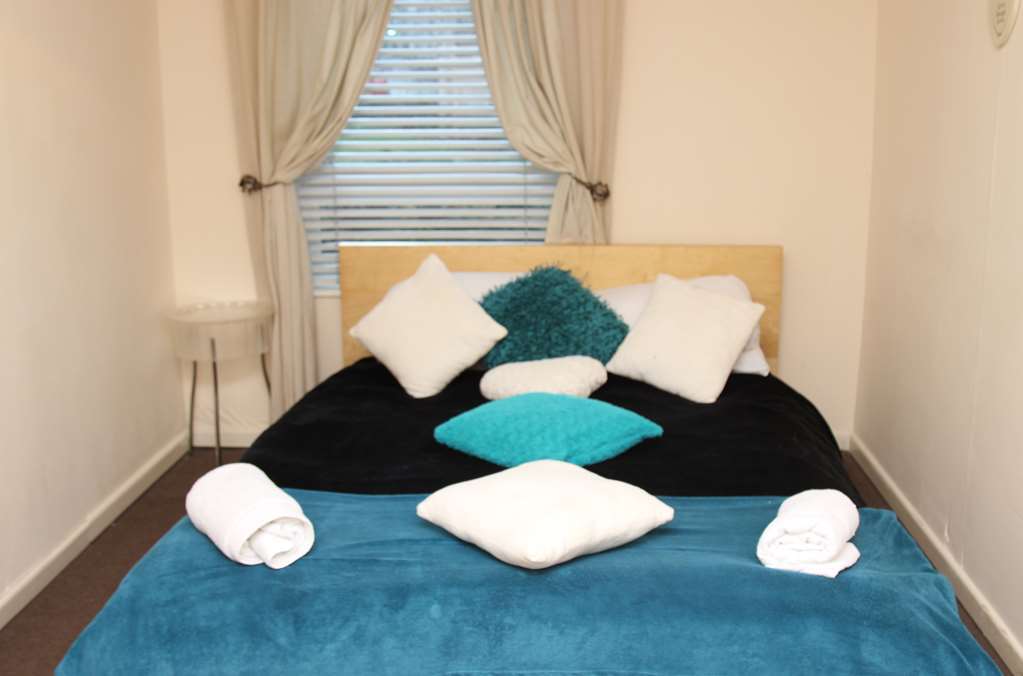 Hotel Tony Asga - Aishasakina Edinburgh