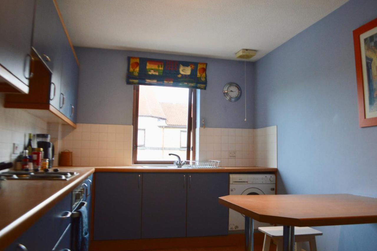 2 Bedroom Flat By Harrison Park *