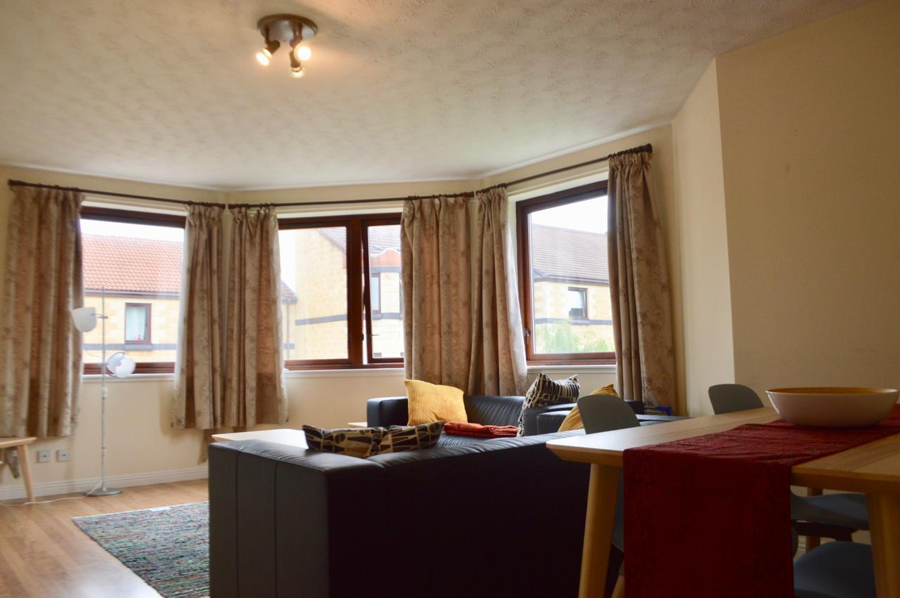 2 Bedroom Flat By Harrison Park * Edinburgh
