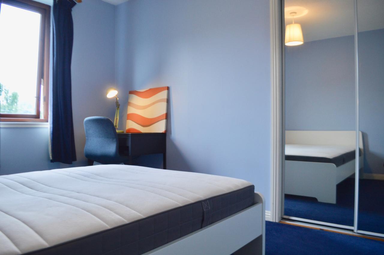 2 Bedroom Flat By Harrison Park * Edinburgh