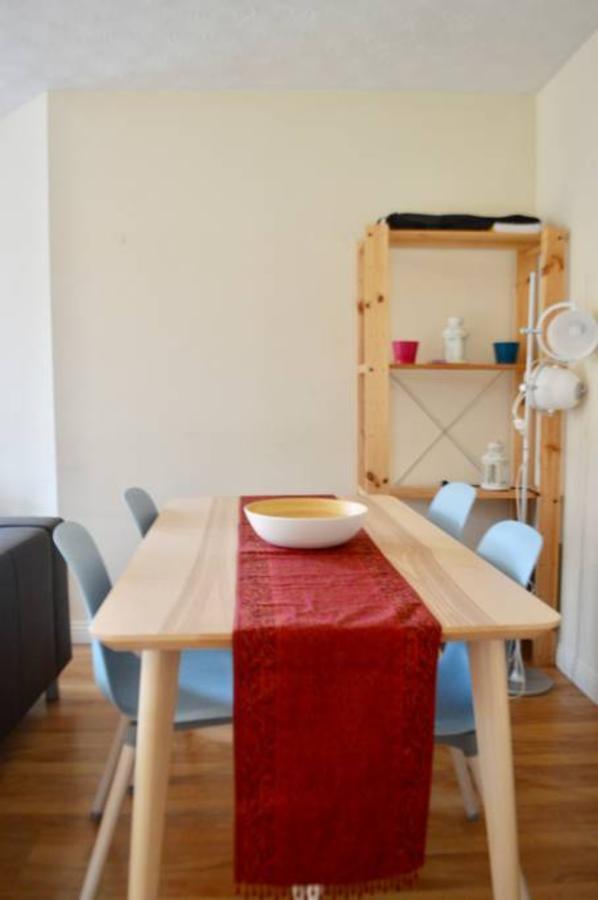 Apartment 2 Bedroom Flat By Harrison Park *