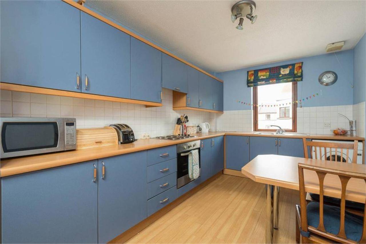 Apartment 2 Bedroom Flat By Harrison Park *
