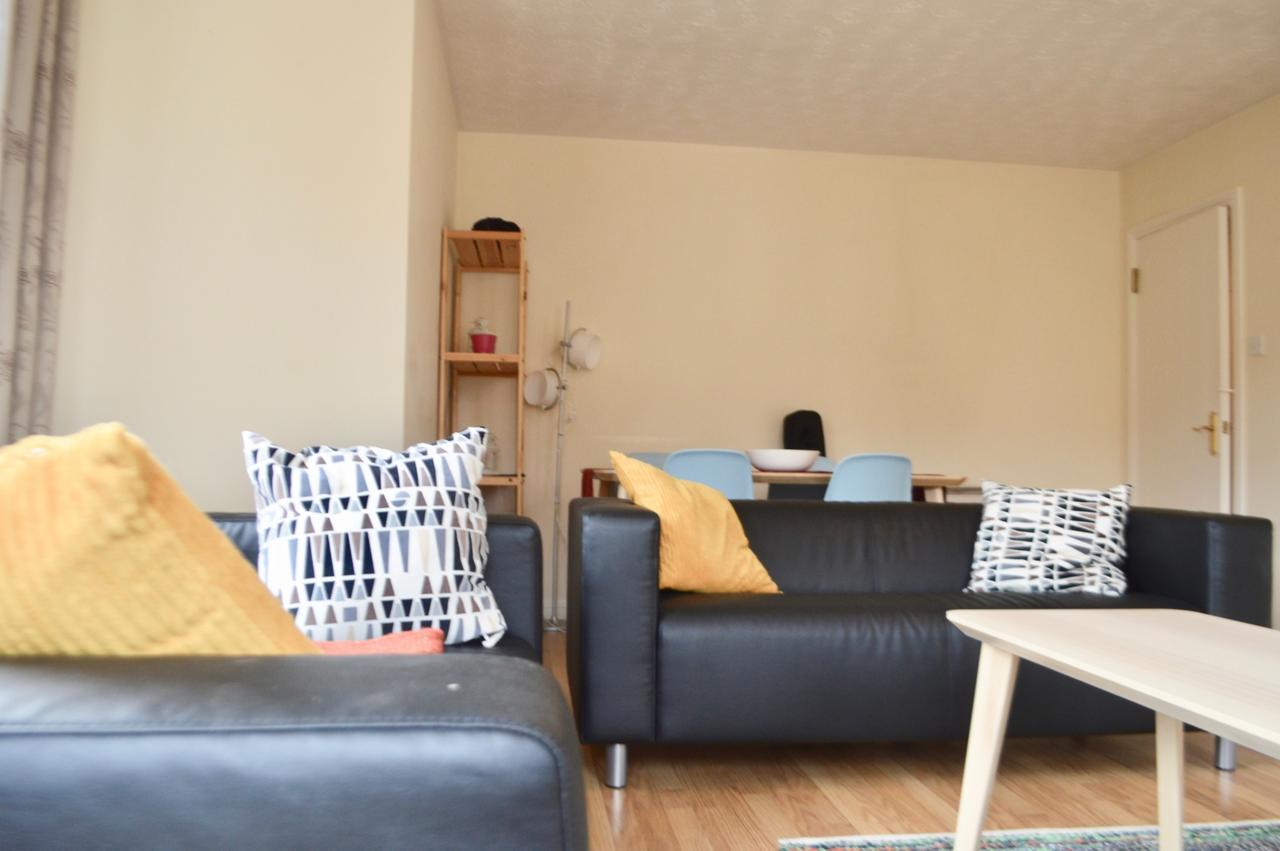 2 Bedroom Flat By Harrison Park *