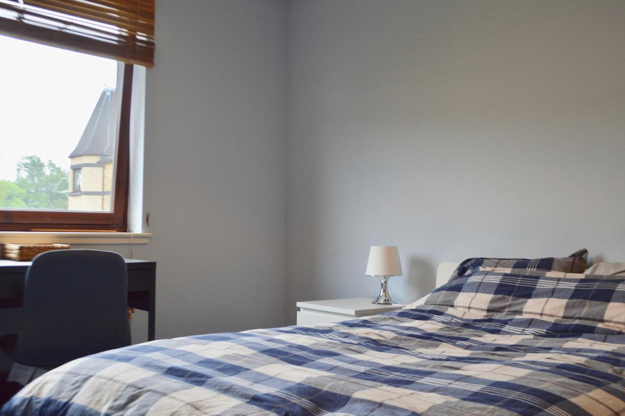 2 Bedroom Flat By Harrison Park * Edinburgh