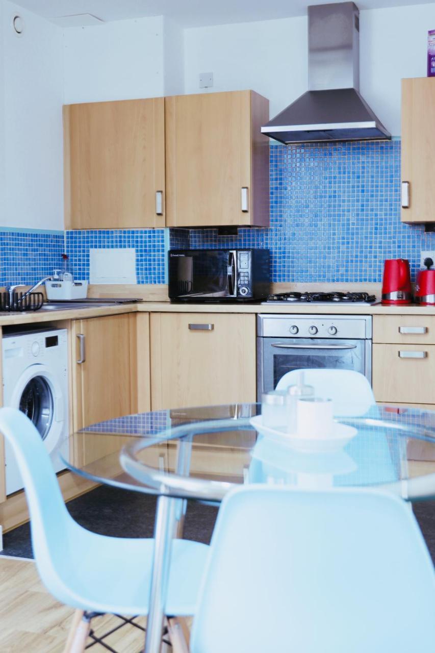 Apartment On Drybrough Crescent 3/6 *