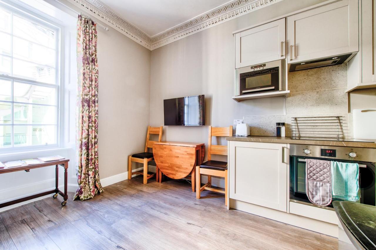Beautifully Presented, Well Located, 2 Bed Apt. *