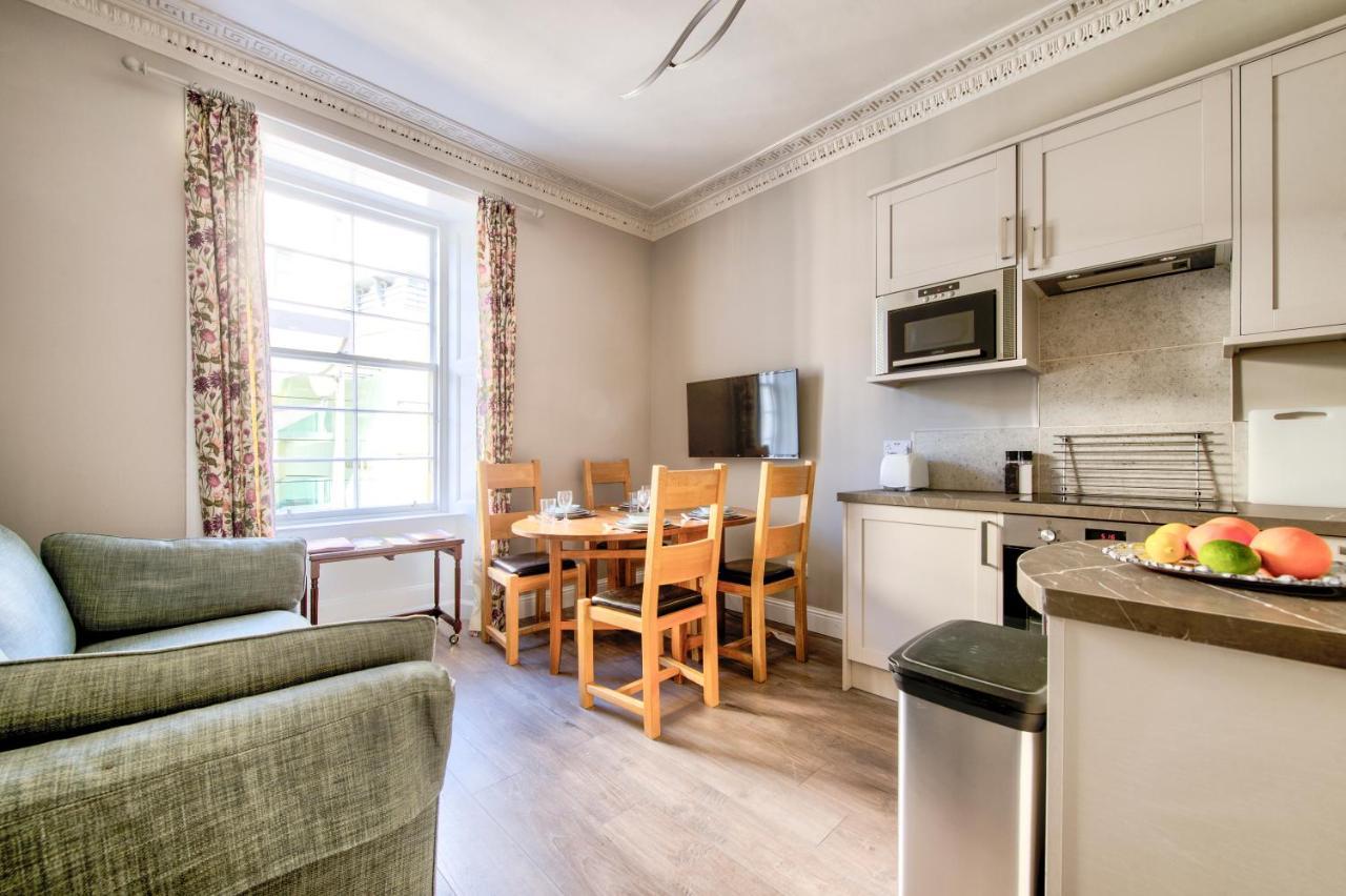 Beautifully Presented, Well Located, 2 Bed Apt. Edinburgh