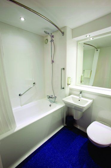 Travelodge Queen Street 3*