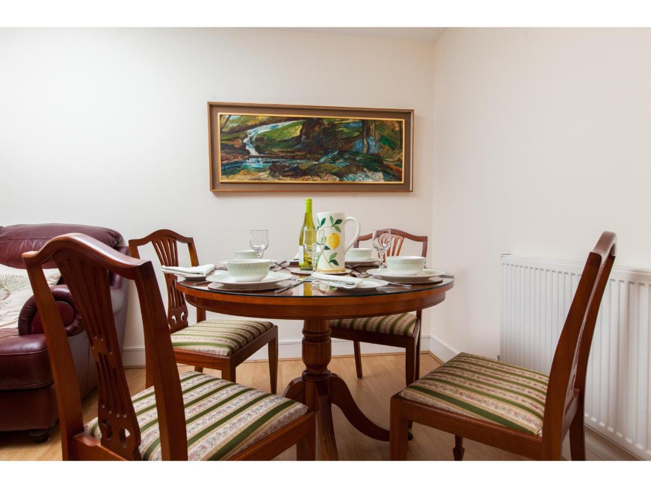 Spacious, Central Apartment *