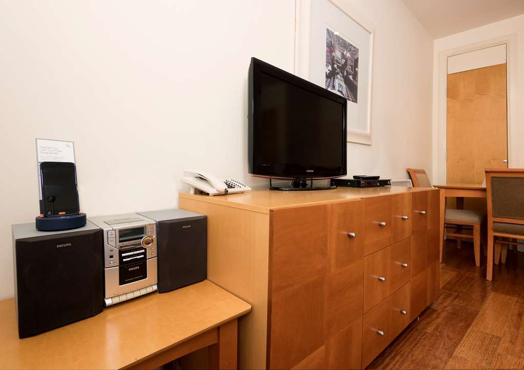 Aparthotel Holyrood 4*