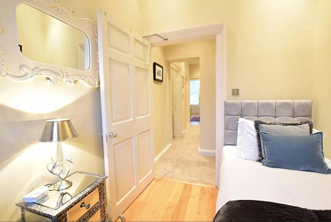 11 York Place * Edinburgh