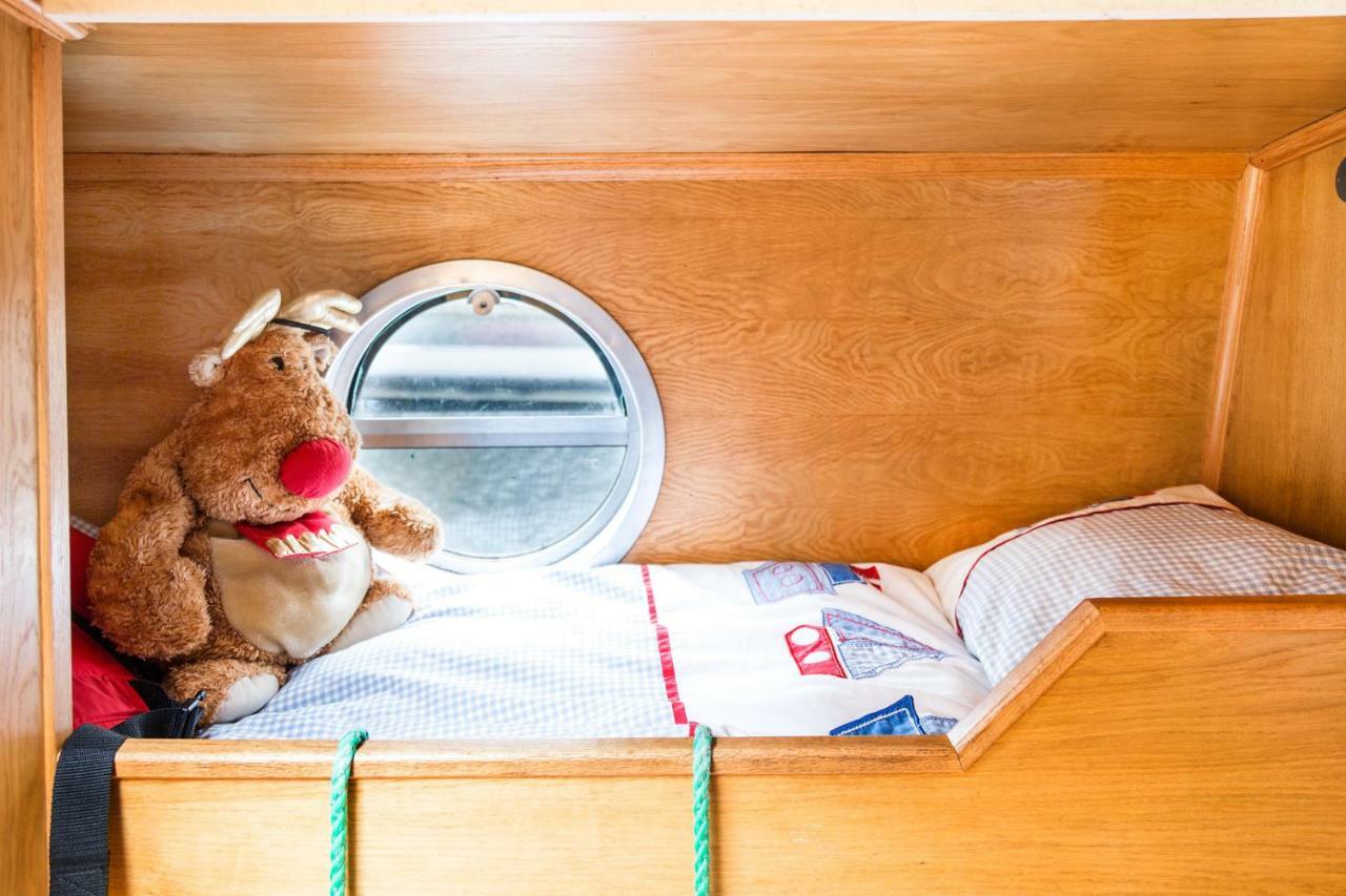 - Houseboats EDI