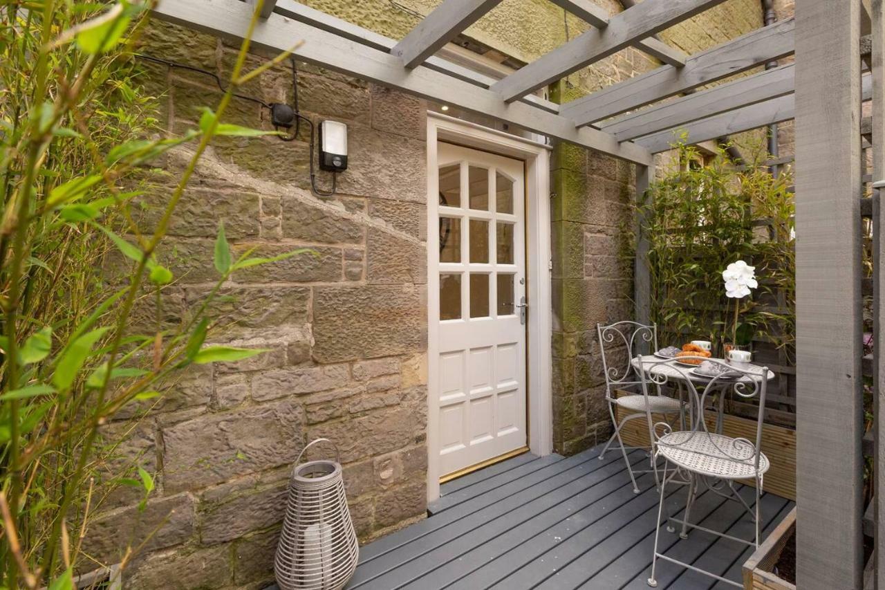 Altido Main Door Entrance Private Courtyard On The Park Holiday home