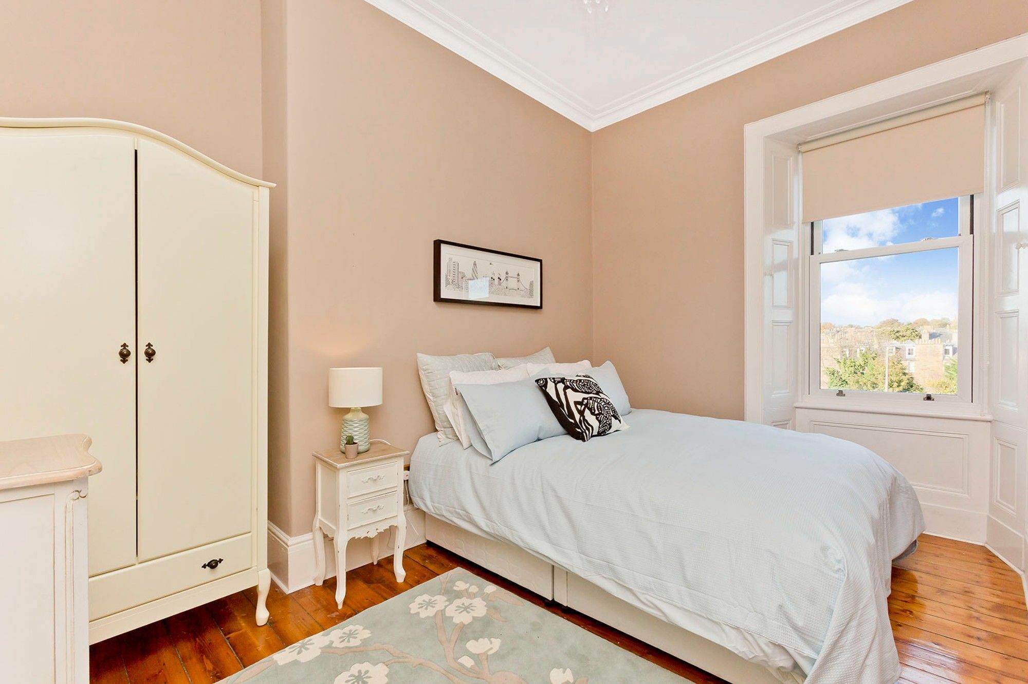 2 Bedroom Penthouse Sleeps 4 Apartment