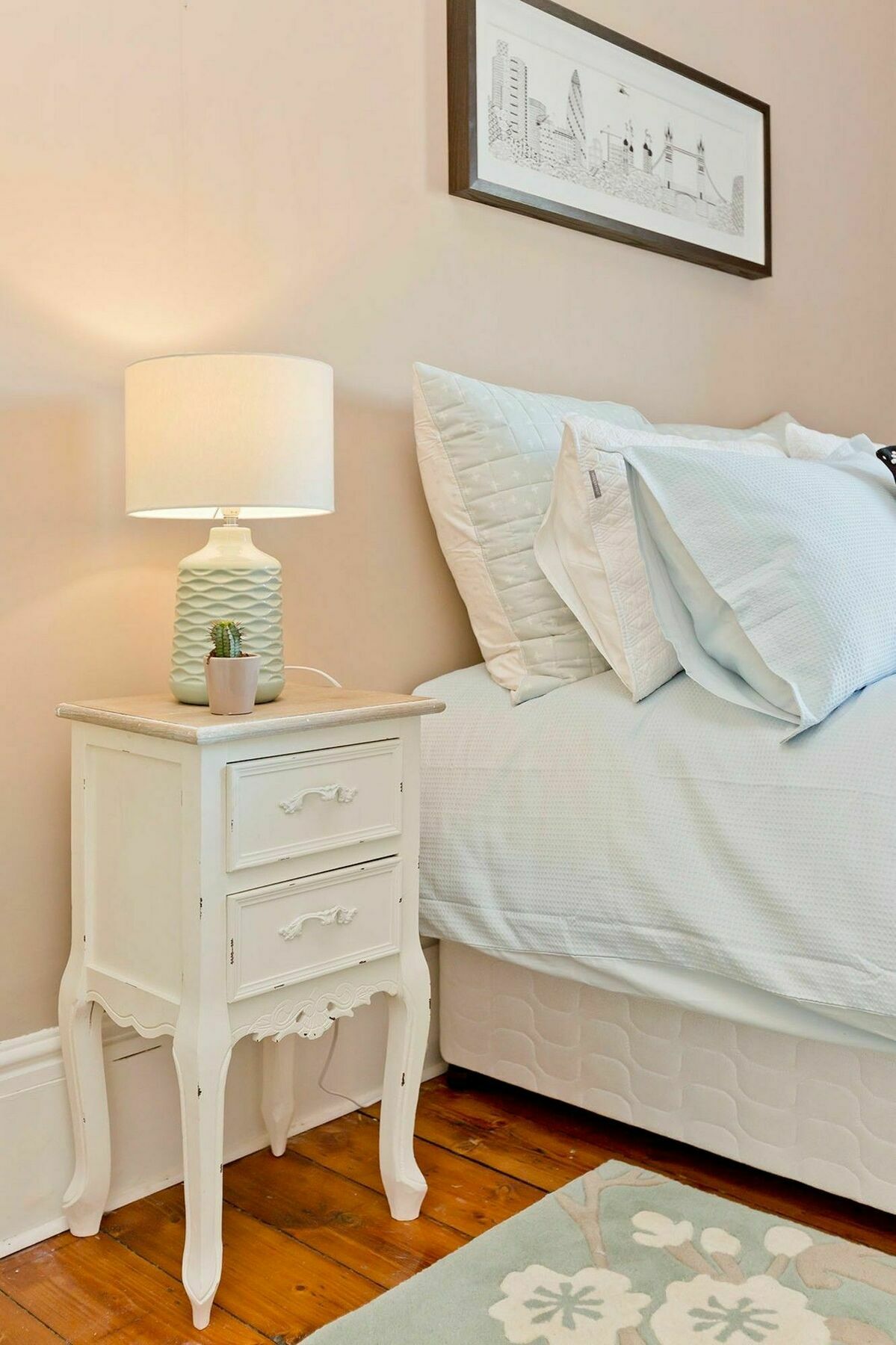 Apartment 2 Bedroom Penthouse Sleeps 4 *