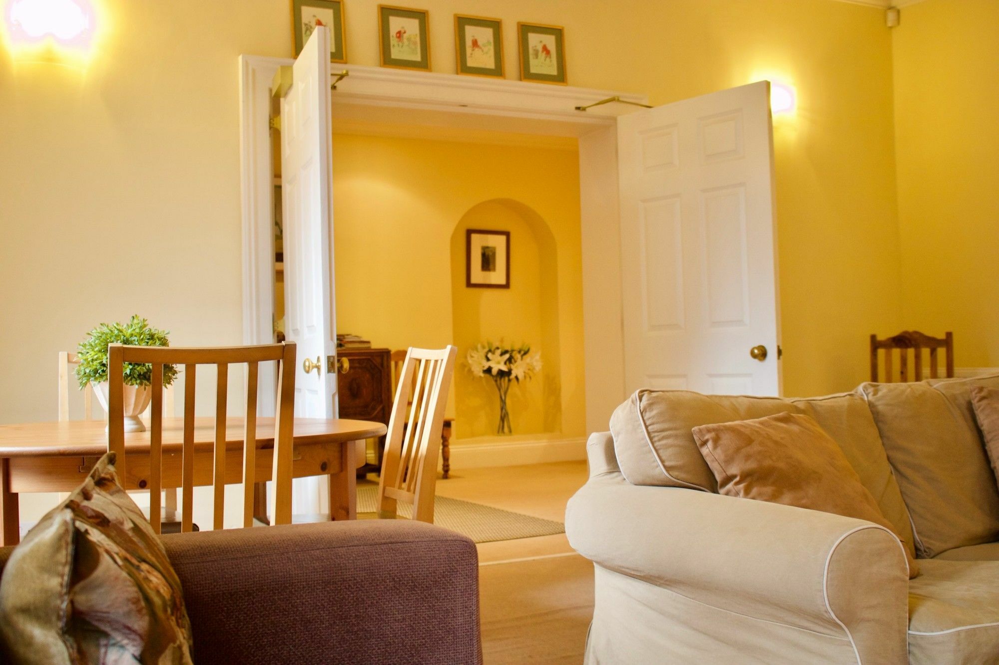 2 Bedroom Flat In Newtown, Apartment *