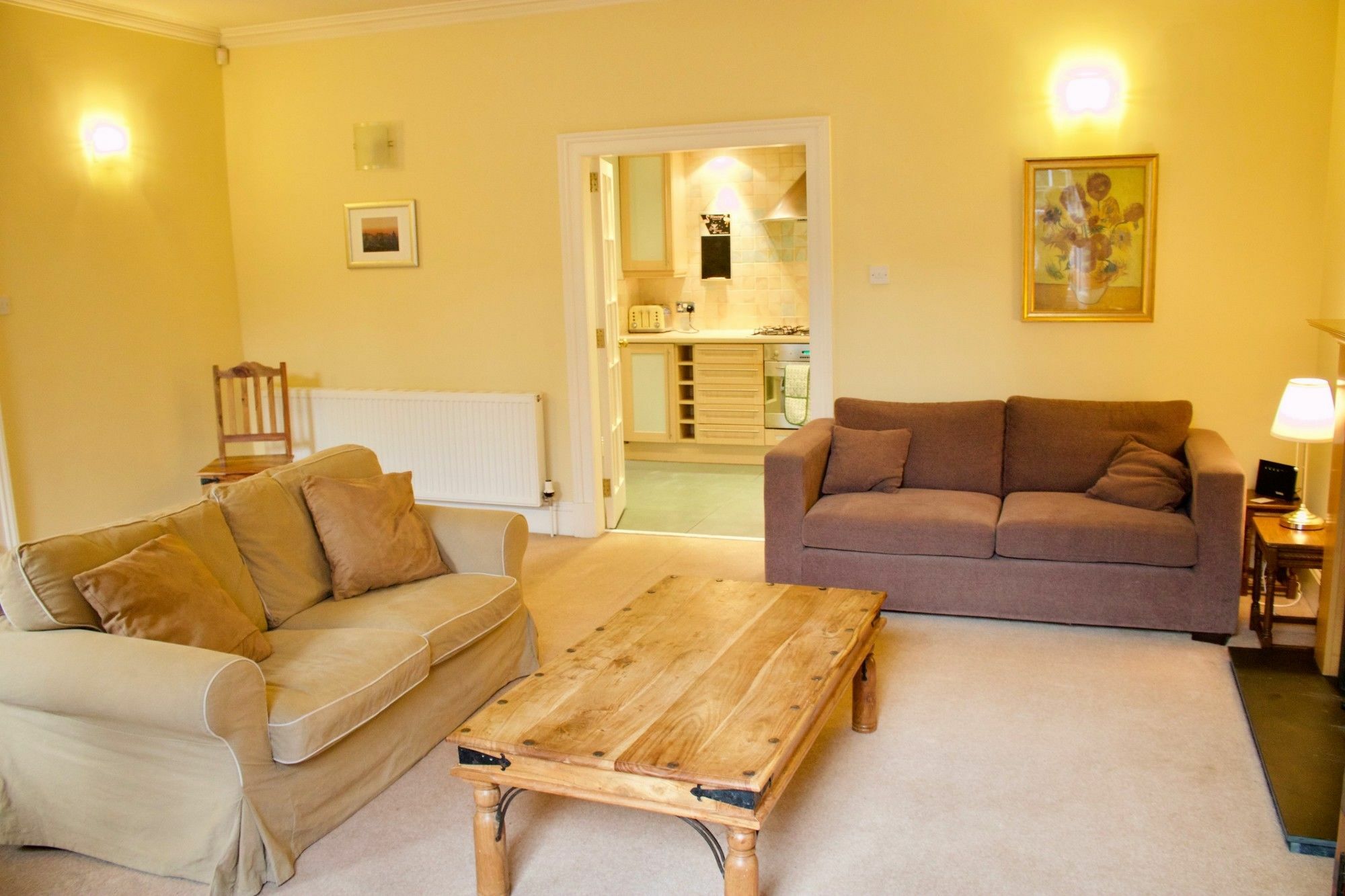2 Bedroom Flat In Newtown, * Edinburgh