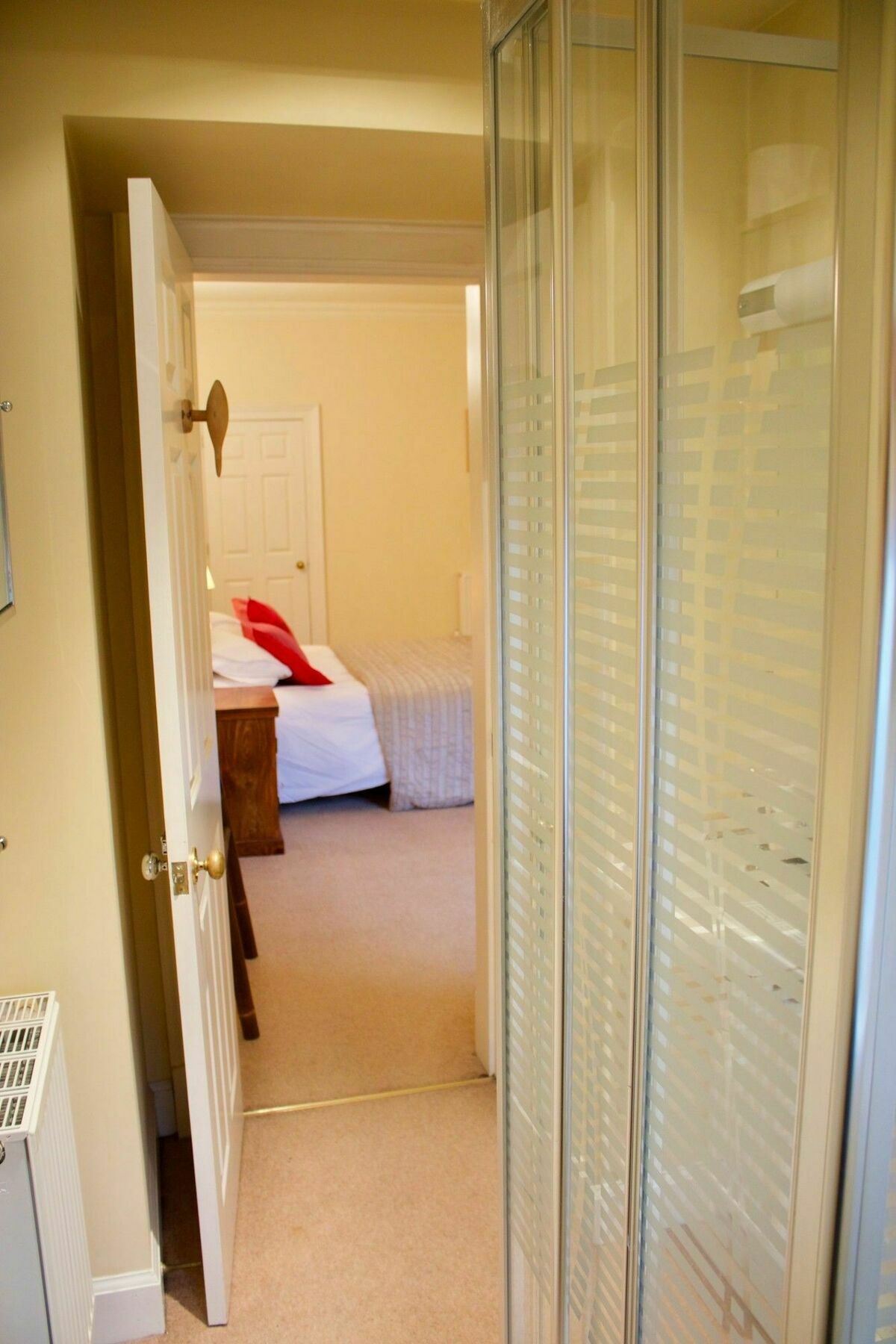 2 Bedroom Flat In Newtown, * Edinburgh