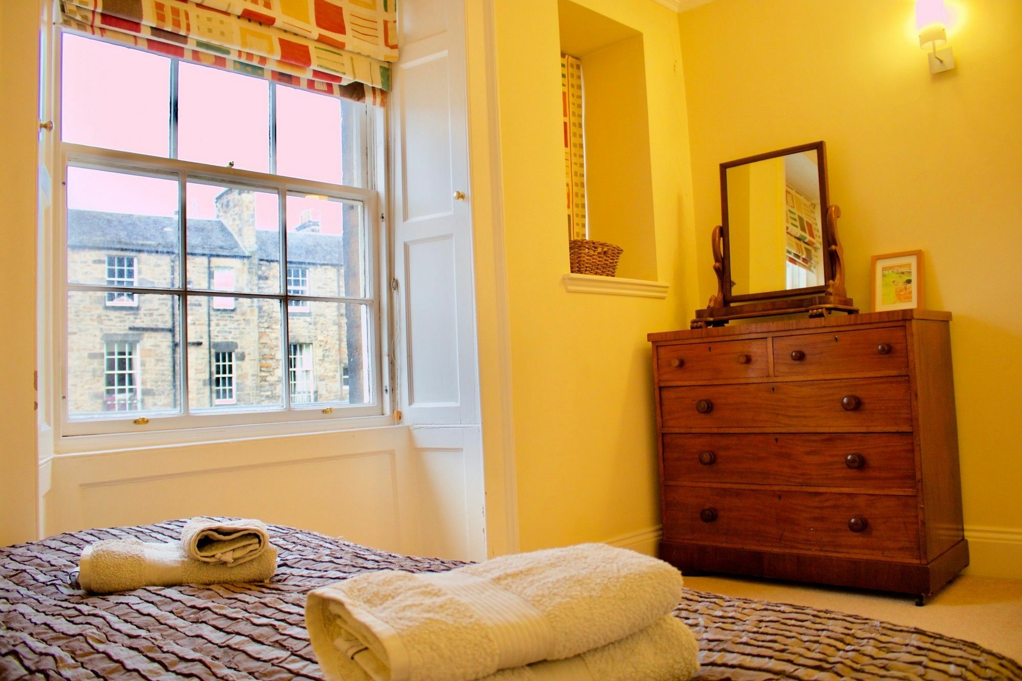 Apartment 2 Bedroom Flat In Newtown, *