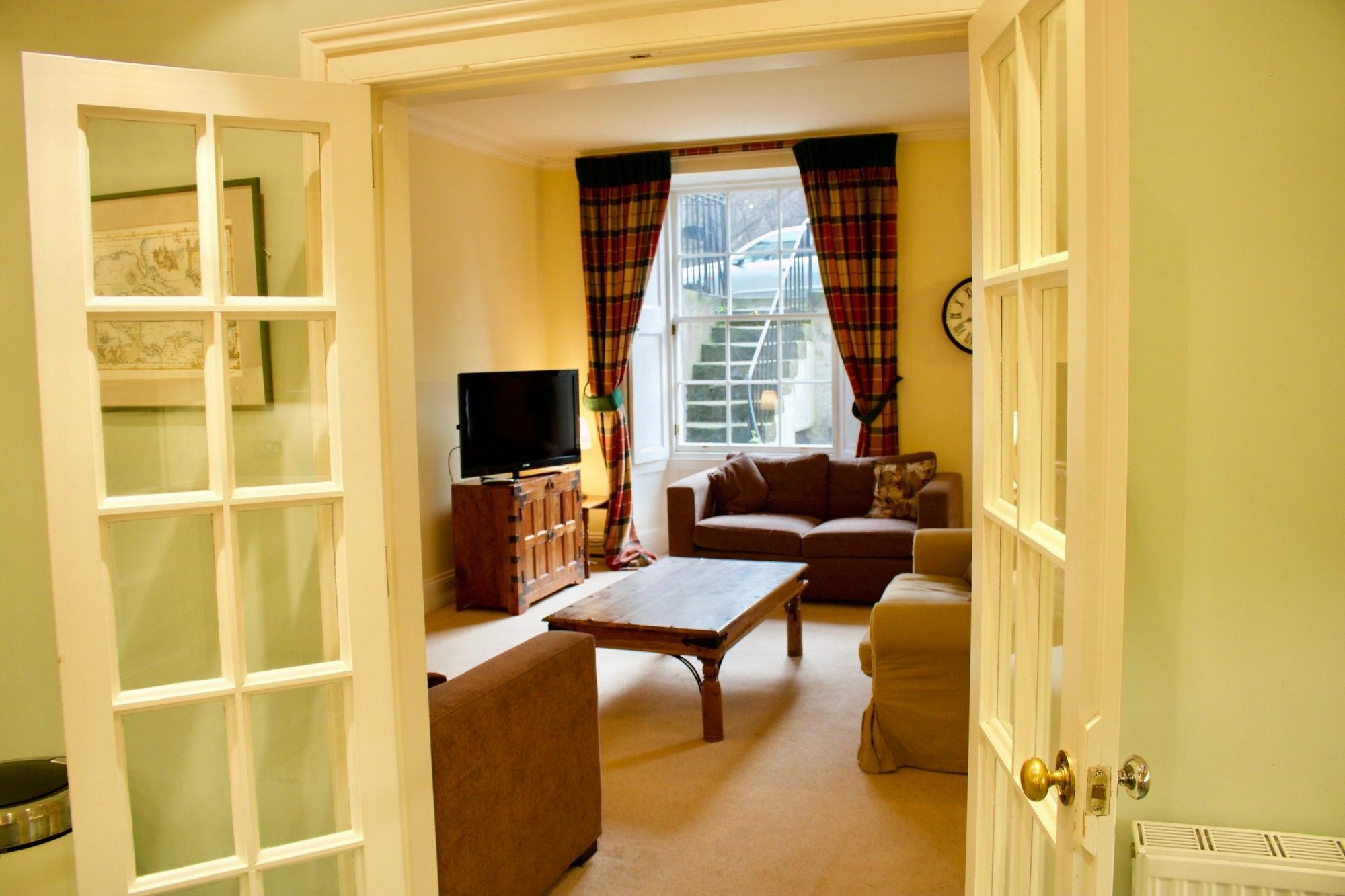 2 Bedroom Flat In Newtown, Apartment *