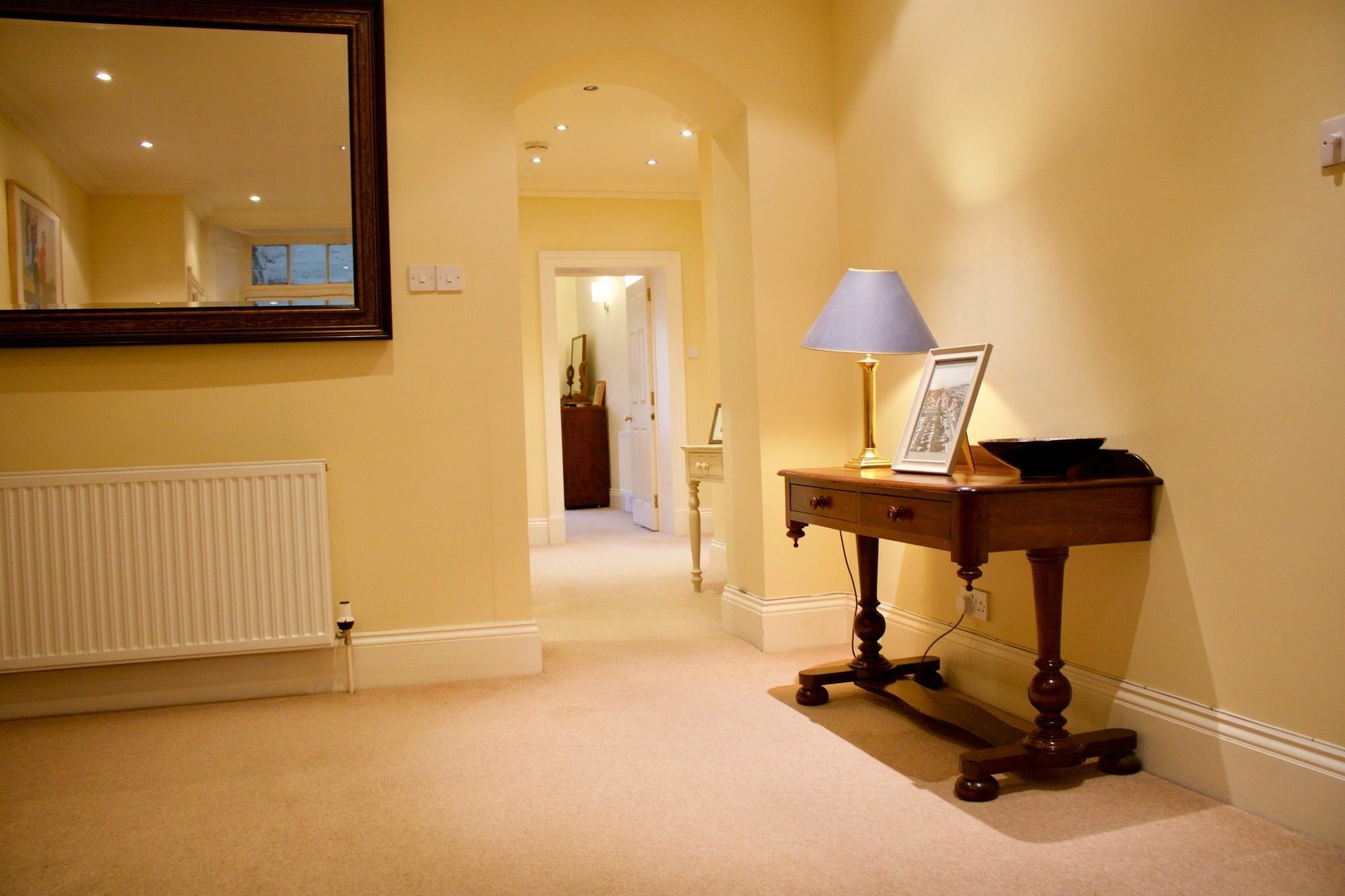 2 Bedroom Flat In Newtown, Apartment *