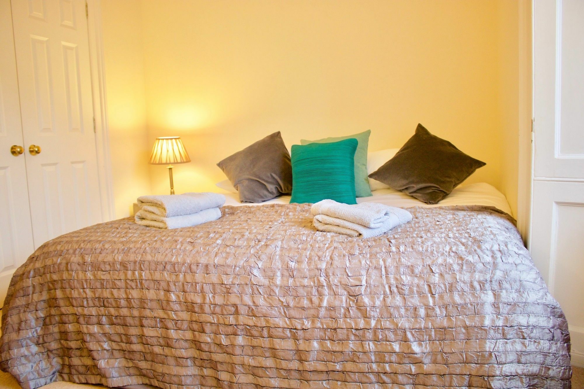 Apartment 2 Bedroom Flat In Newtown, Edinburgh