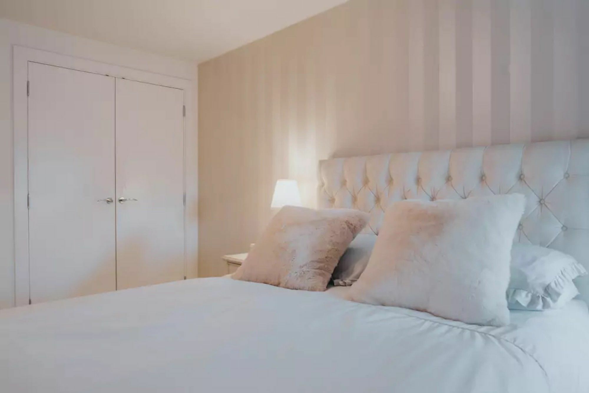 Spacious Flat Near Murrayfield - Sleeps 4 *