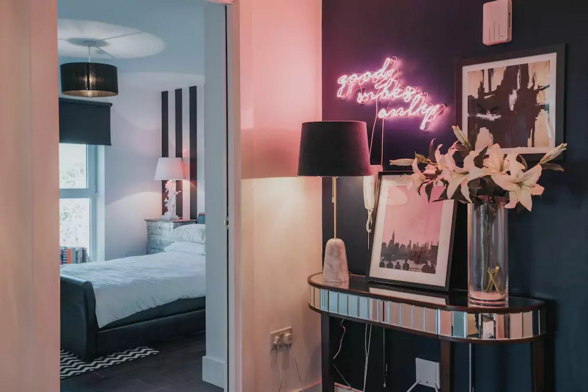 Spacious Flat Near Murrayfield - Sleeps 4 *
