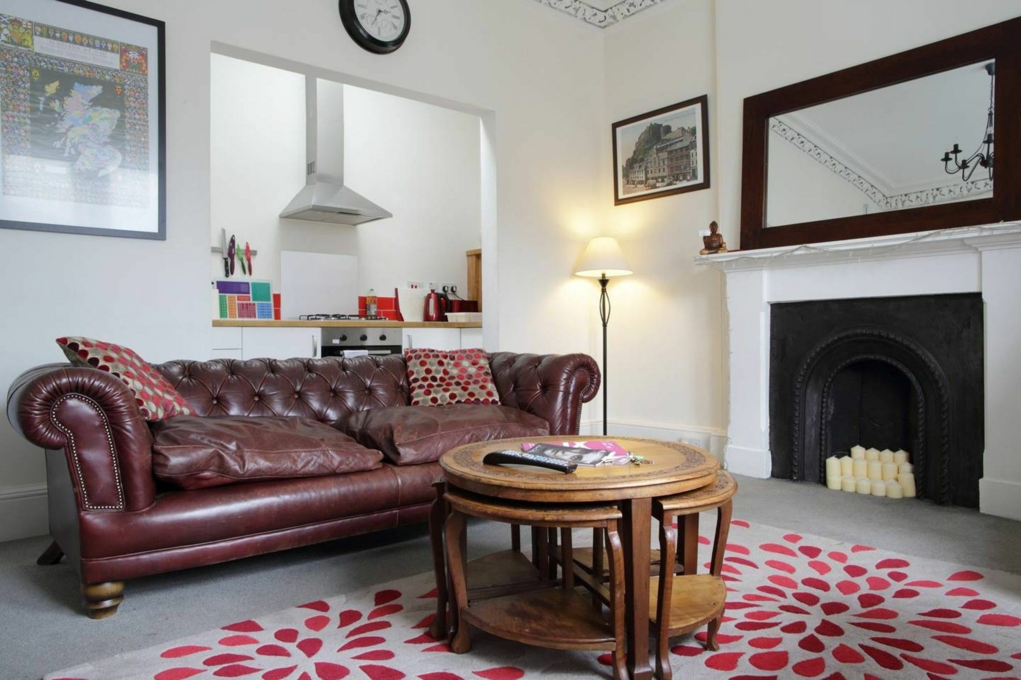 Modern And Colourful Flat By The Castle * Edinburgh