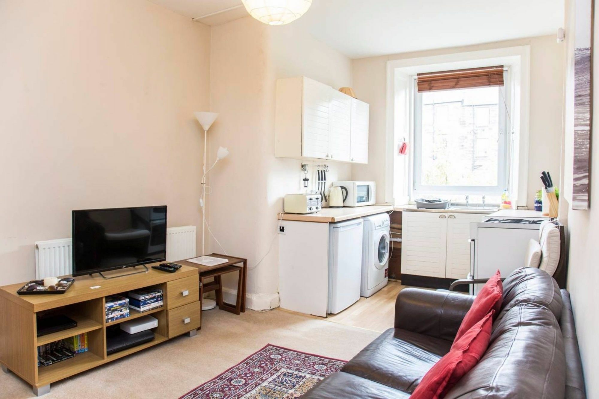 1 Bedroom Flat Near Haymarket Apartment