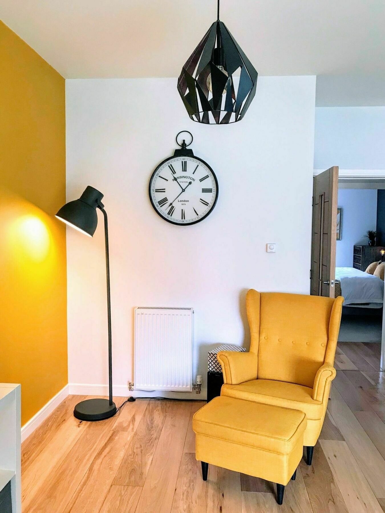Apartment Contemporary With Garden