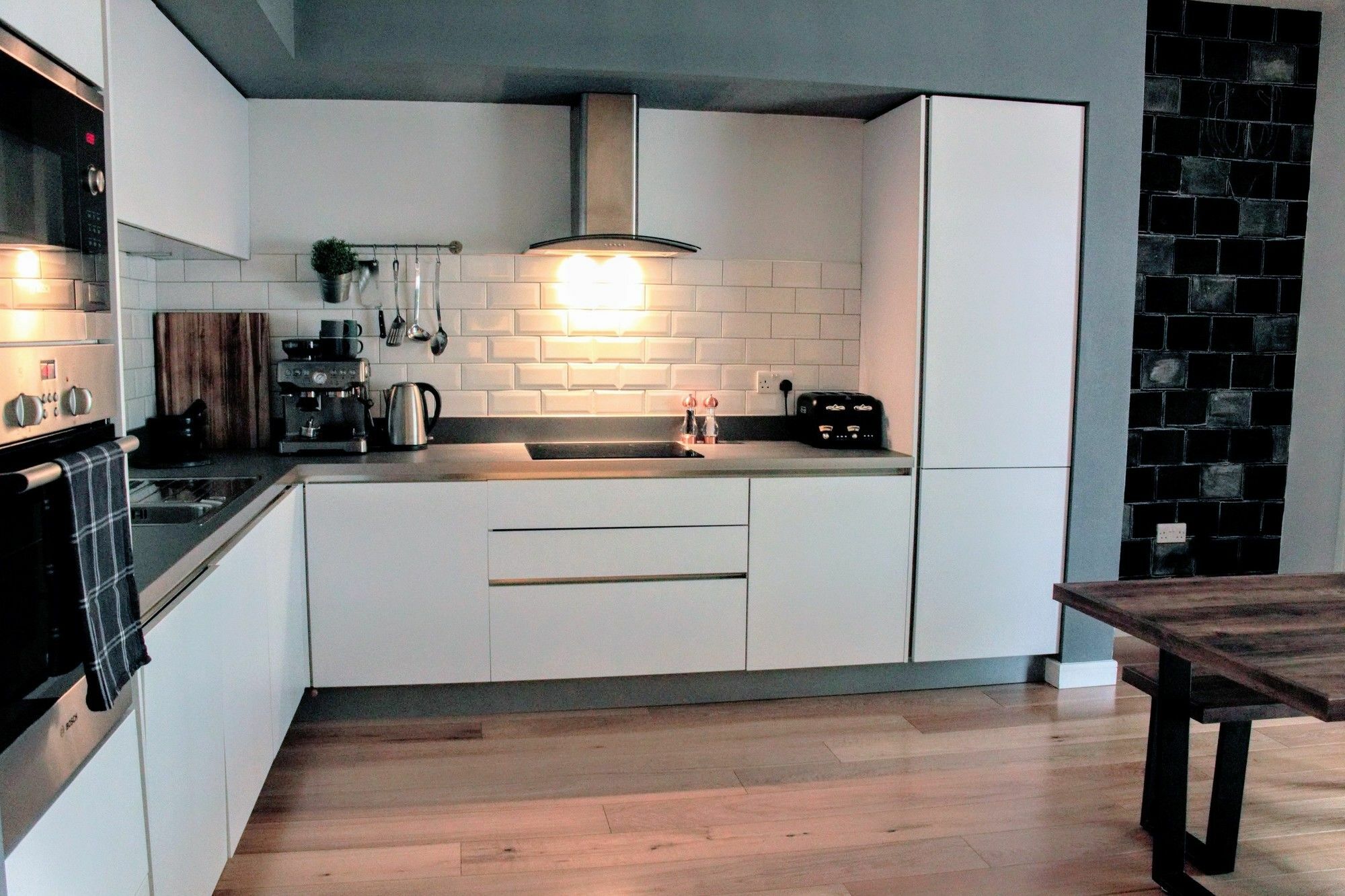 Apartment Contemporary With Garden