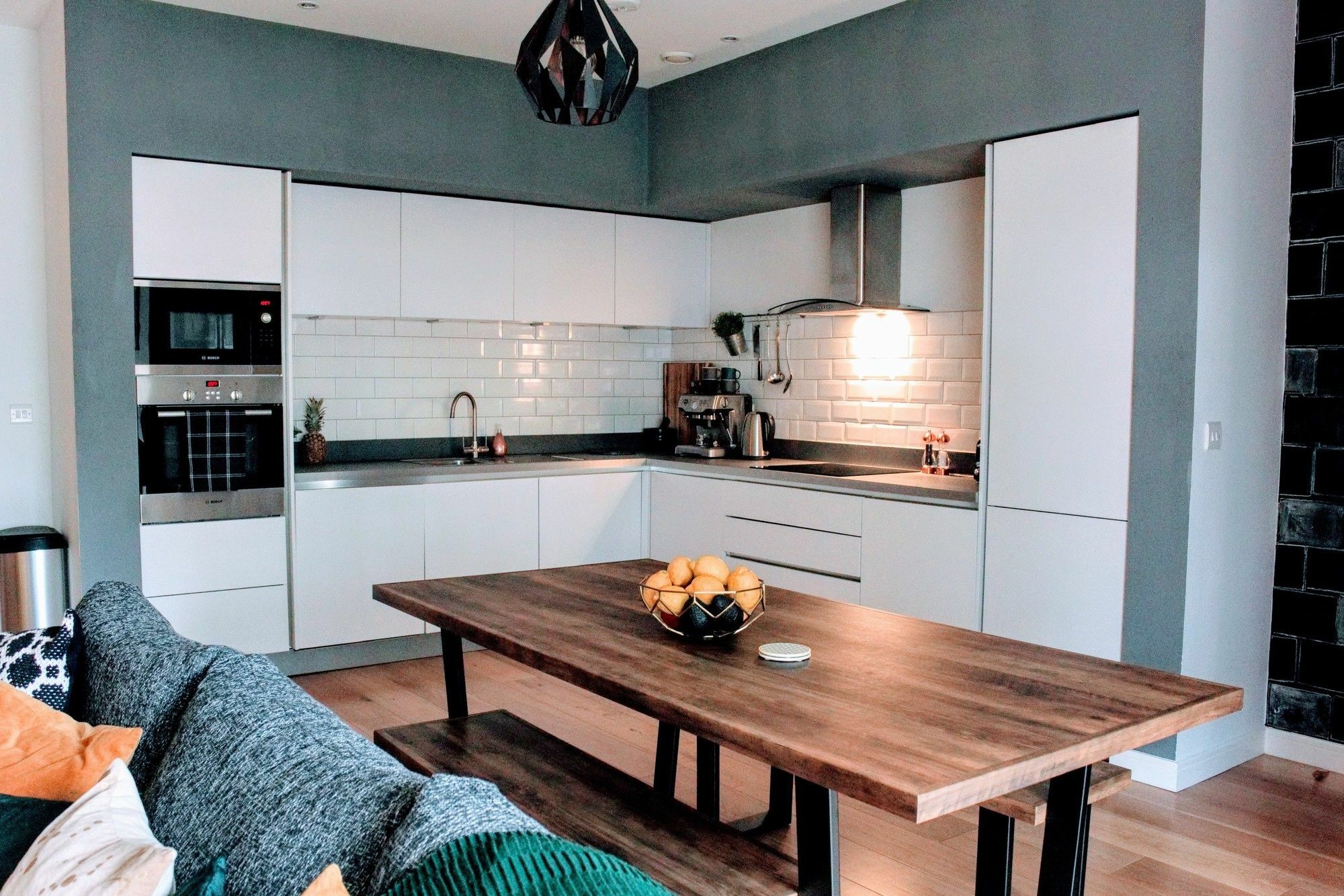 Apartment Contemporary With Garden
