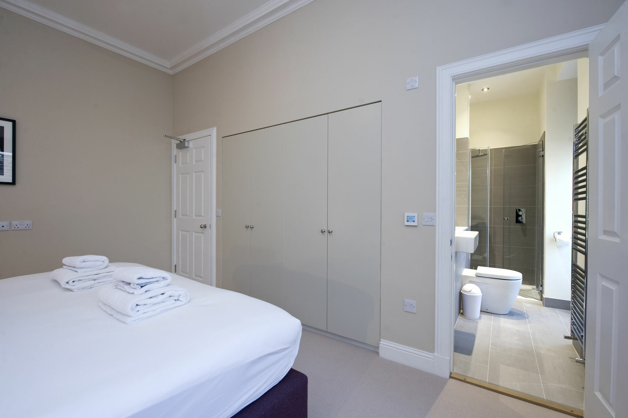 Destiny Scotland - Princes St Apartment Edinburgh
