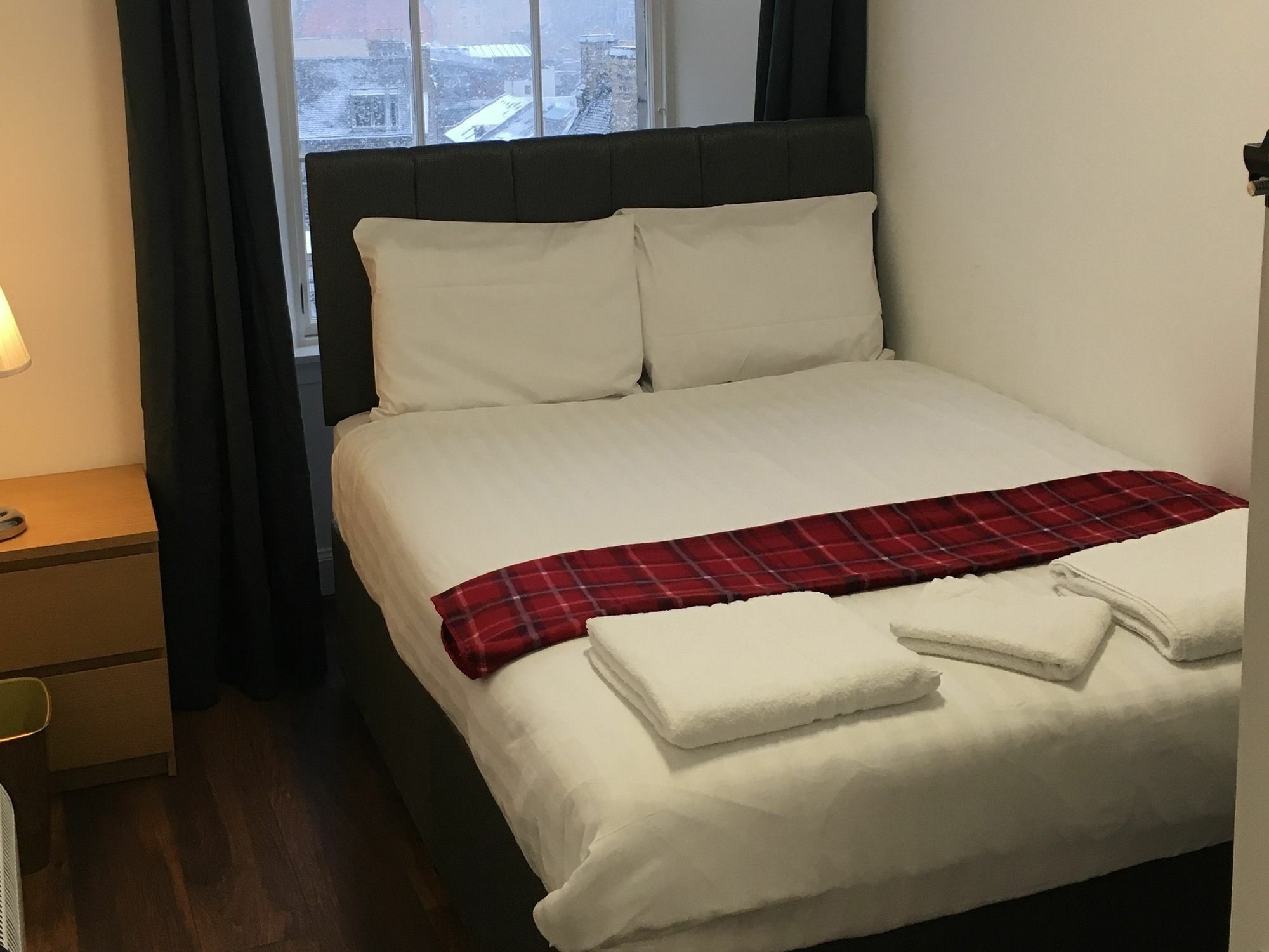 Drummond Street Apartment *