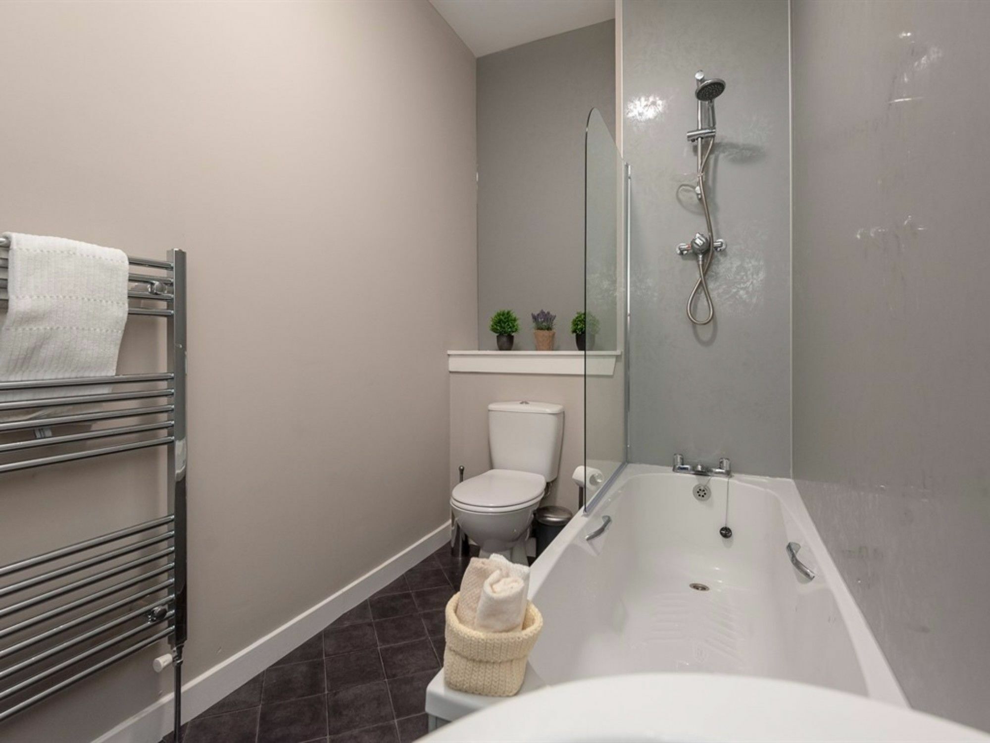 Cornerstone Apartment *