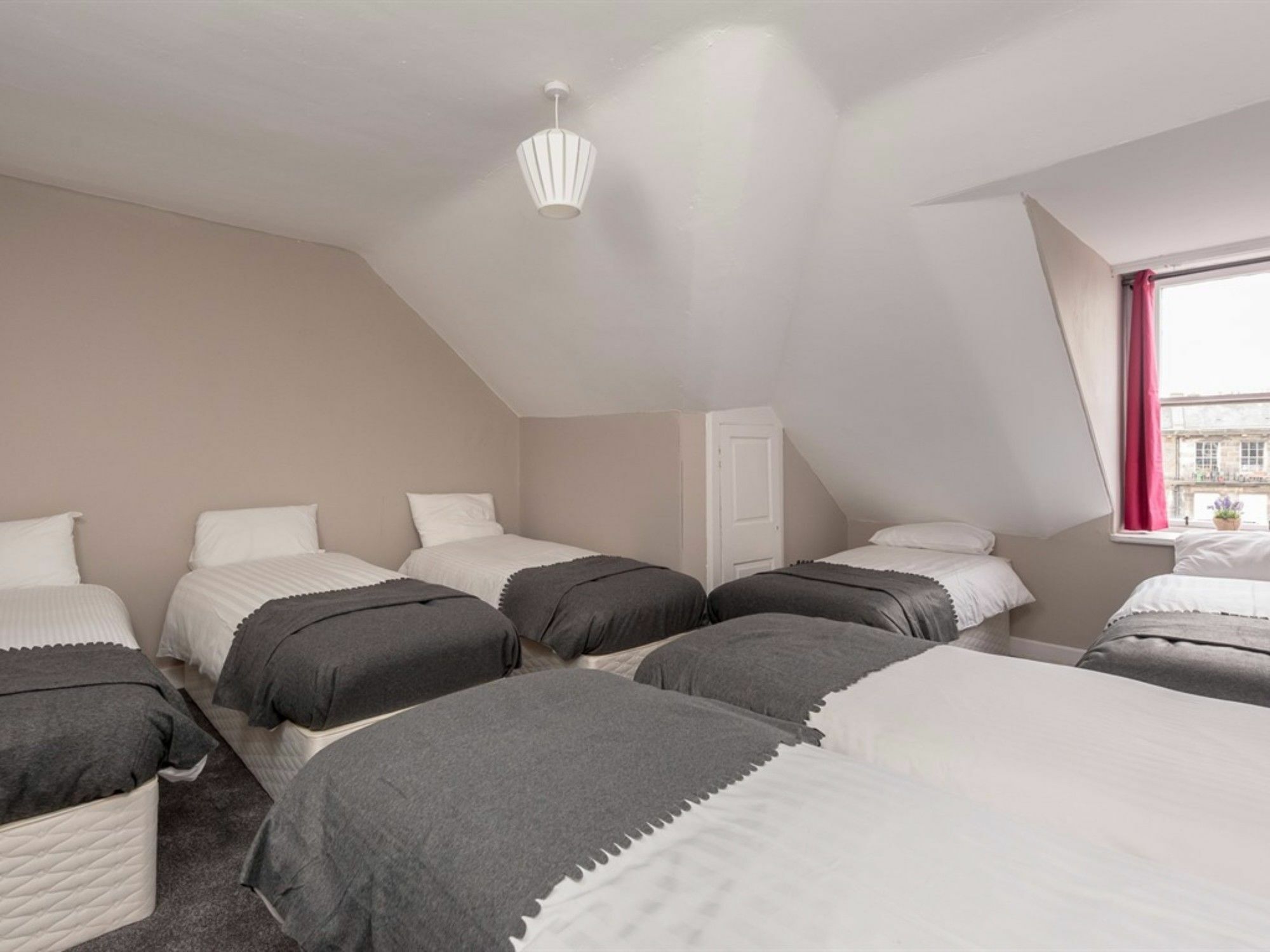 Cornerstone Apartment *