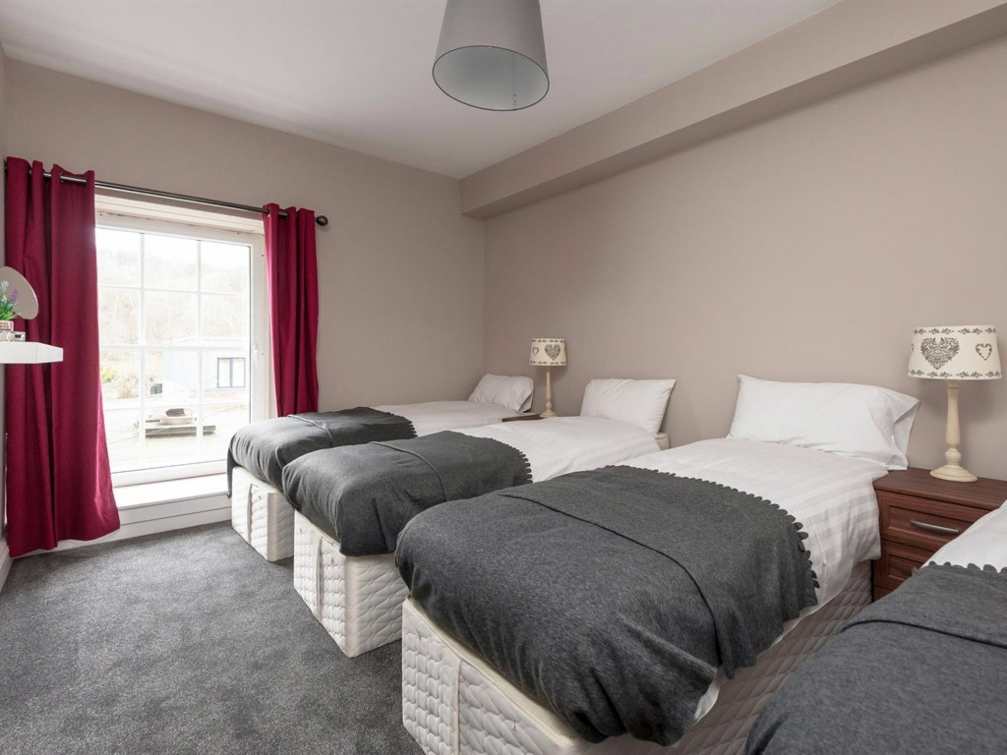Cornerstone Apartment *