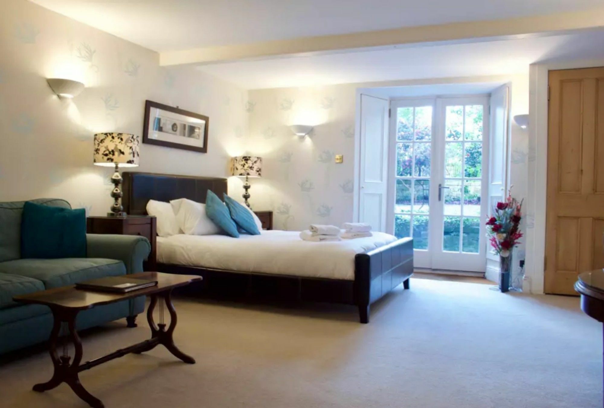 Beautiful New Town Studio With Patio * EDI