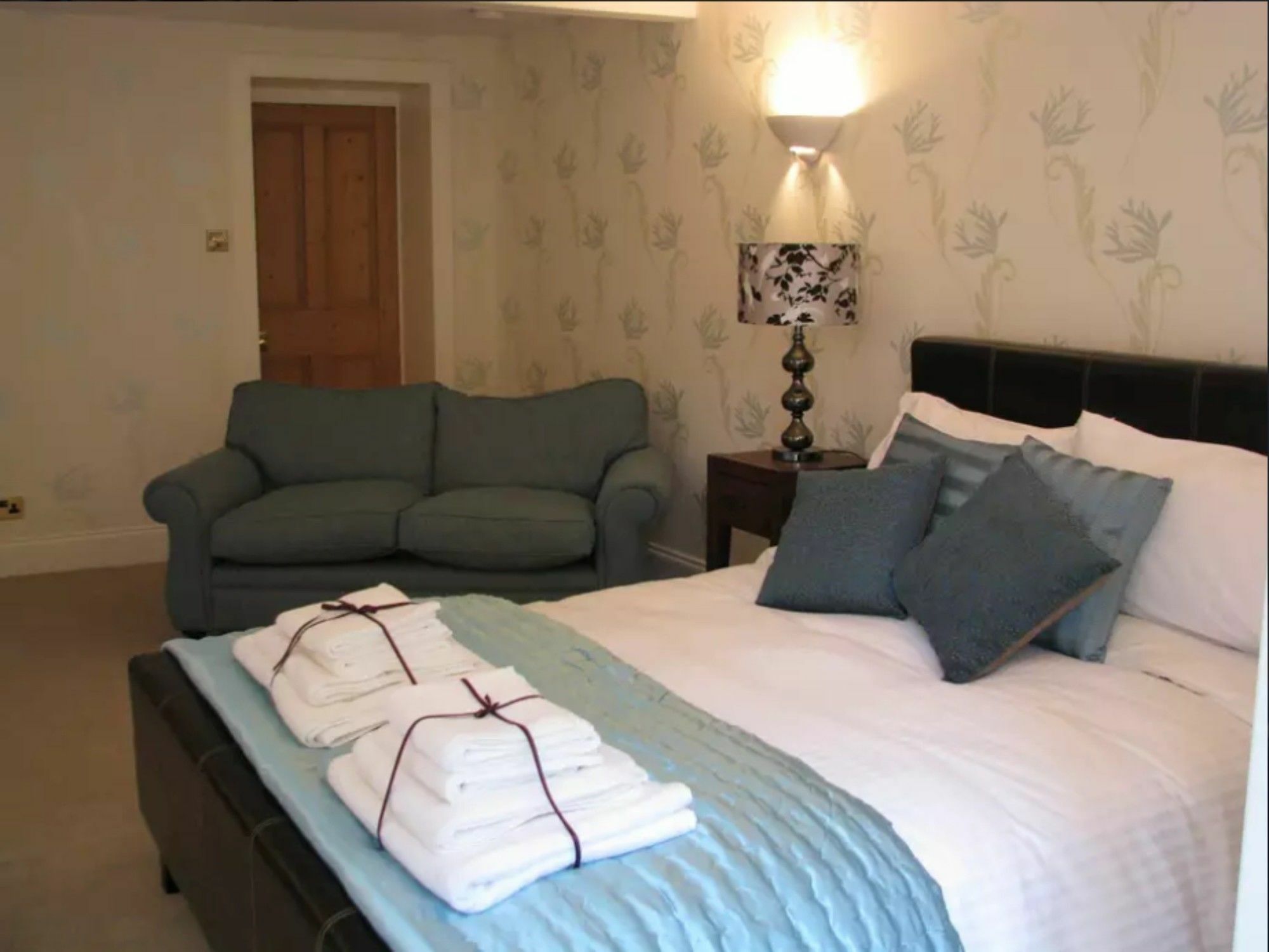 Beautiful New Town Studio With Patio
