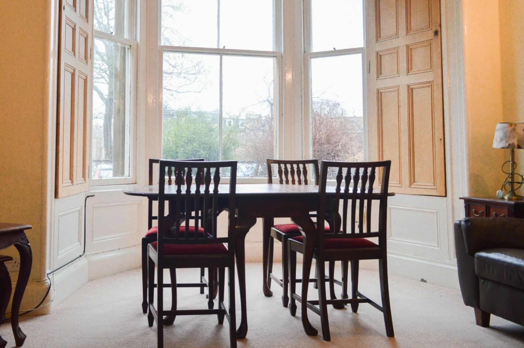 3 Bedroom Flat In Morningside *