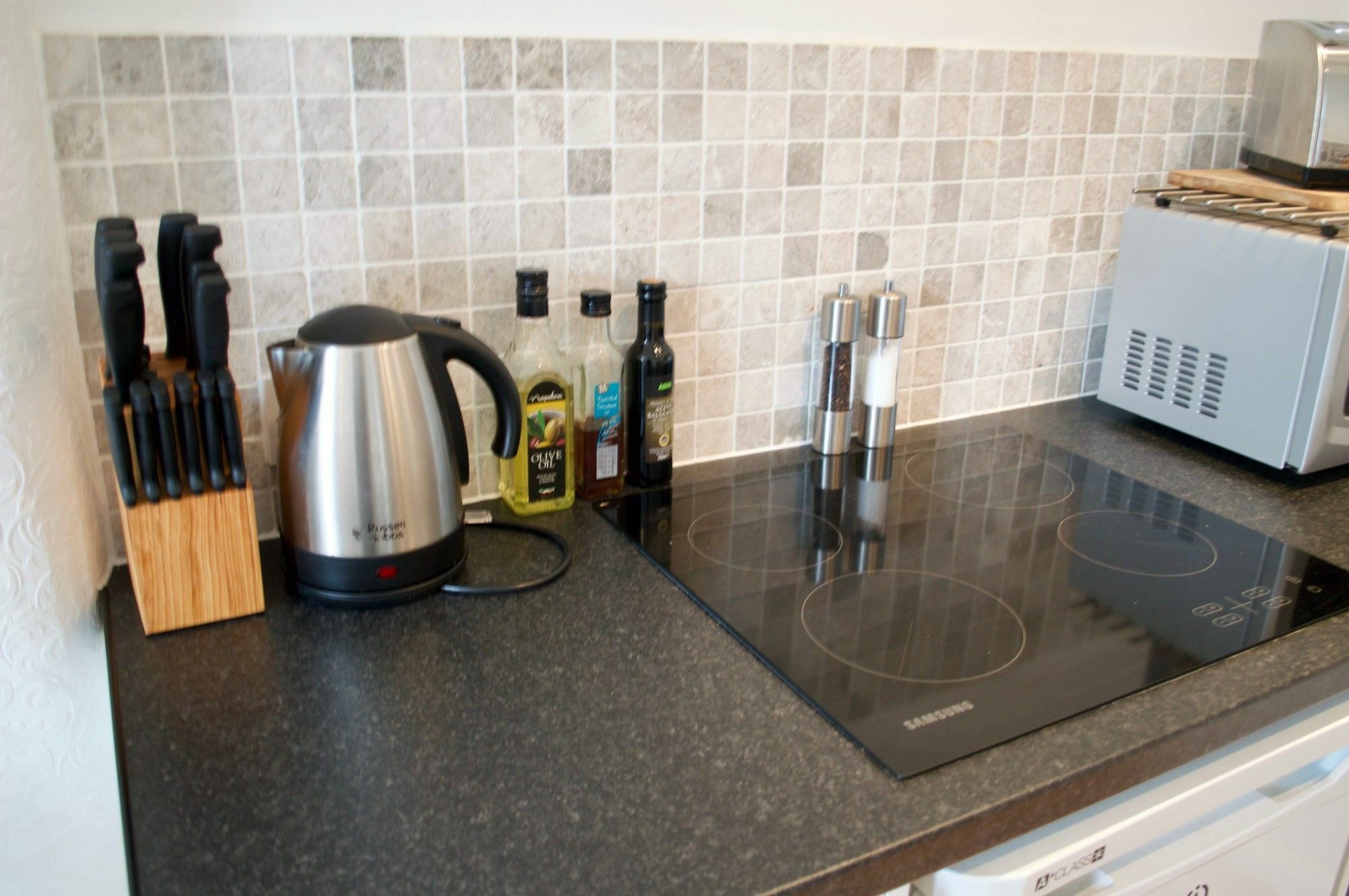 1 Bedroom Flat In Meadowbank * Edinburgh