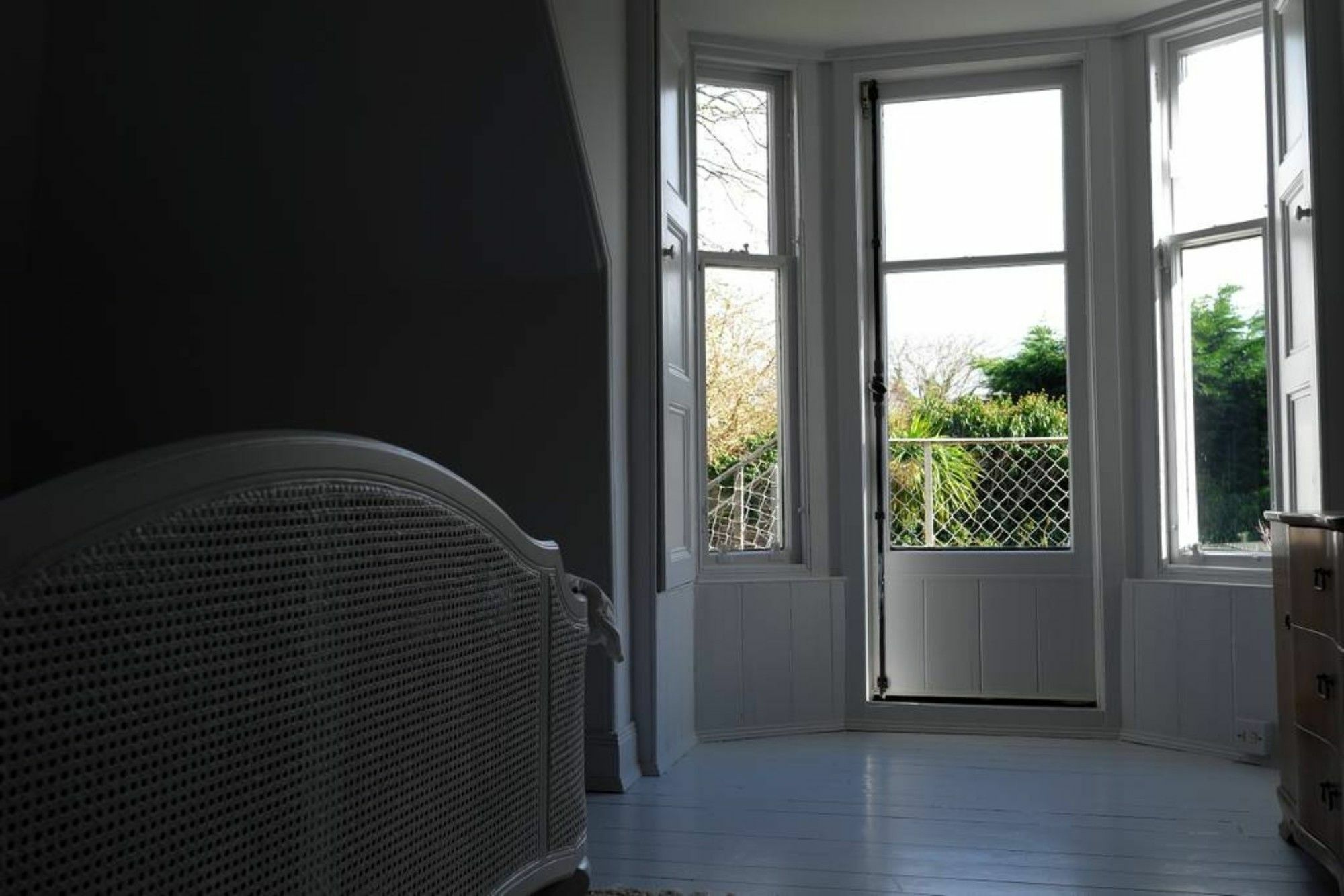 3 Bedroom Flat In Duddingston Village *