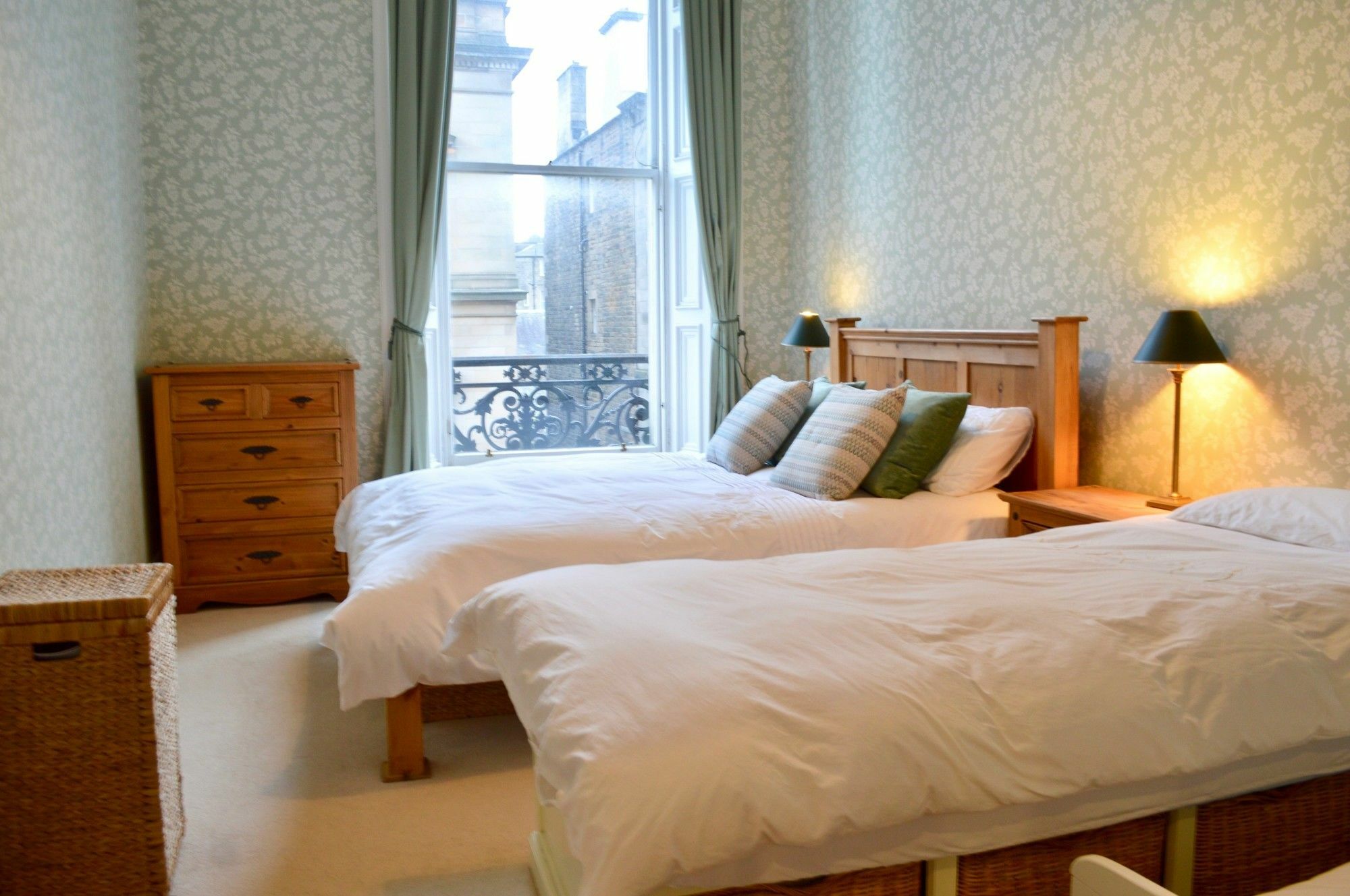 Georgian Flat In The West End * Edinburgh